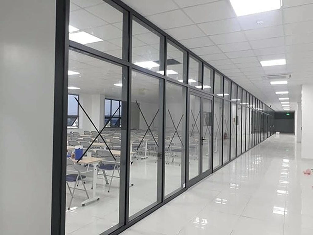 vách kính chống cháy