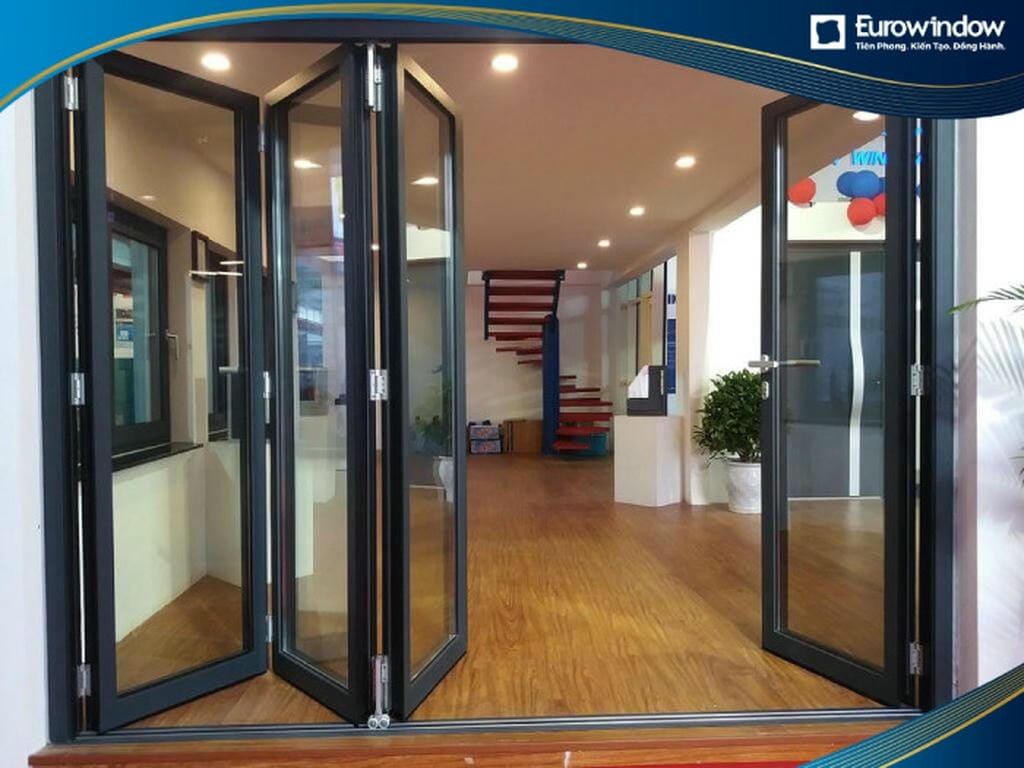 kích thước cửa chính 4 cánh nhôm kính