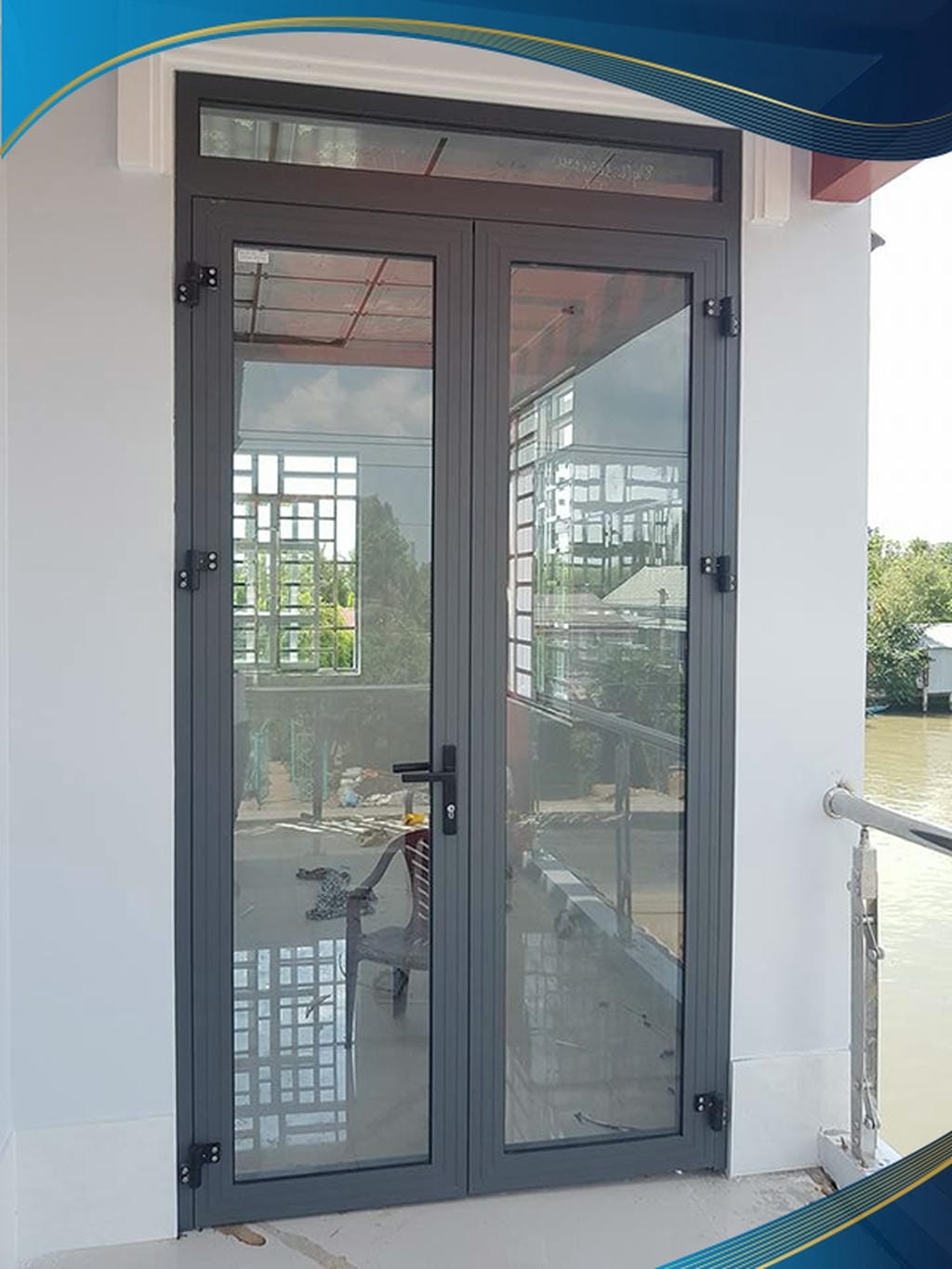 cửa nhựa lõi thép màu xám
