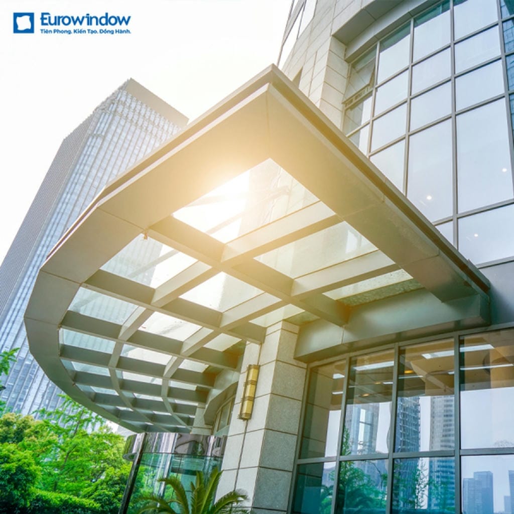 Mái che kính EUROWINDOW – giải pháp lấy sáng tự nhiên hiệu quả, thẩm mỹ cao