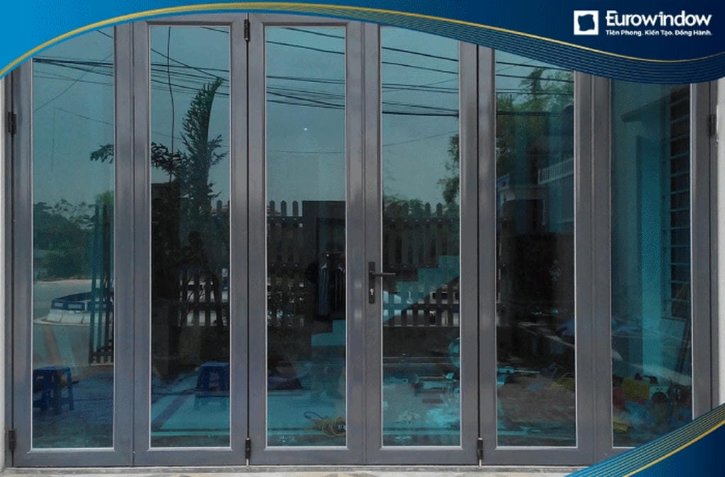 cửa đi nhà 6 cánh